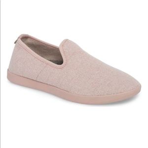 ⛔️SOLD ⛔️allbirds Limited Edition Kotare Loungers